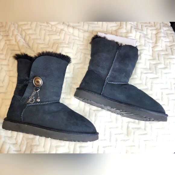 Uggs (Azalea) w/Charm boug boots, sz 7, black. - Picture 1 of 5